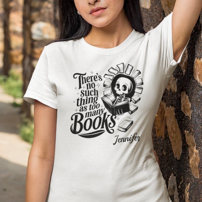 Camiseta Personalizado No Hay Cosa Como Demasiados Libros (No such thing as too many books personalized white T-shirt.)