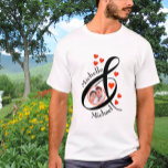 Camiseta Personalizado Romántica Foto Primero Nombres Coraz<br><div class="desc">Camiseta especial única — Nombres con tu foto y corazón rojo y ampersand elegante para resaltar tu conexión. Expresar su amor y afecto con estilo y hacer que hoy sea especial. Gran regalo para cumpleaños o vacaciones. Cualquier pregunta de diseño, sólo envíe un correo electrónico a charmdesignstudio@rcn.com y estaremos encantados...</div>