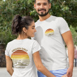 Camiseta Personalizado Sunset Mountains Road Trip Pocket y<br><div class="desc">Esta fresca puesta de sol de época naranja sobre montañas rocosas en la naturaleza es una gran imagen para un conjunto de camisetas personalizadas para una reunión familiar, un viaje por carretera o unas vacaciones de verano. Conmemorar tu semana de vacaciones con lentes de amor para mamá, papá, hermano y...</div>