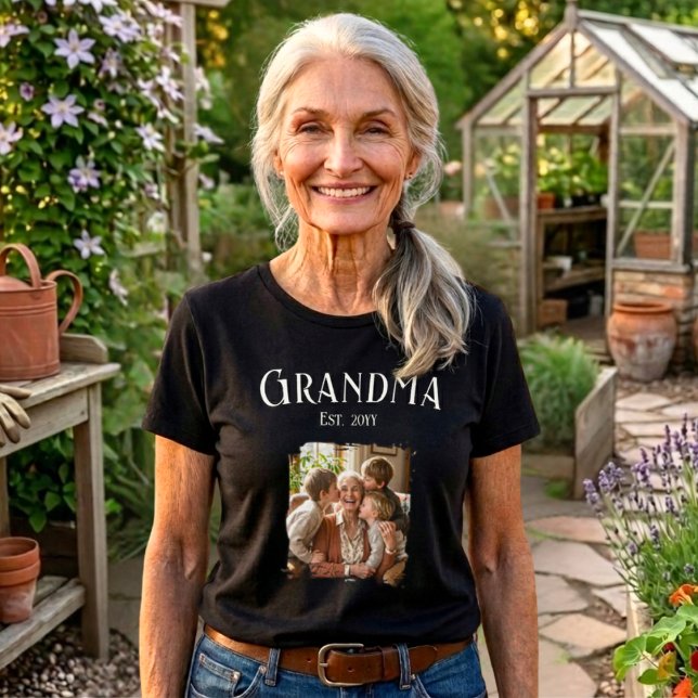 Camiseta Personalize Name Grandma Est Year Photo (Subido por el creador)