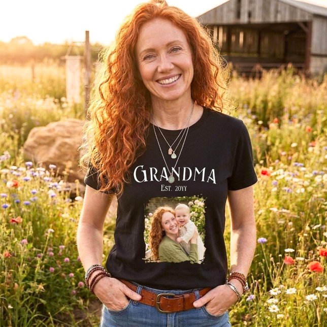 Camiseta Personalize Name New Grandma Est Year Photo (Subido por el creador)