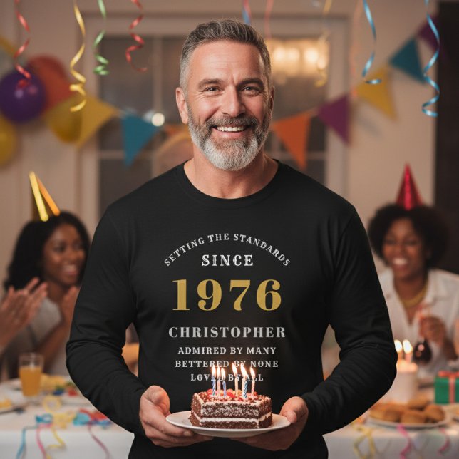 Camiseta Personalized 50th Birthday 1976 Add Name (Born 1976 long sleeve birthday t-shirt. Party background.)