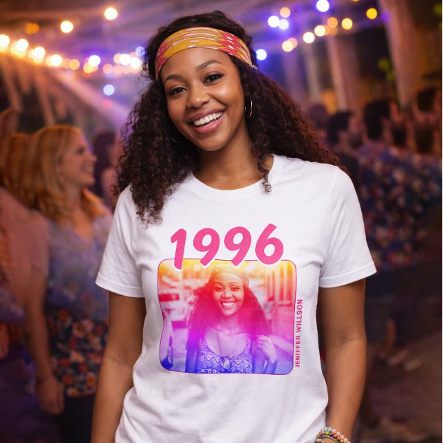 Camiseta Personalized 90s Birthday Shirt, Neon Pink Photo (Personalized 90s Birthday Shirt, Neon Pink Photo T-Shirt)