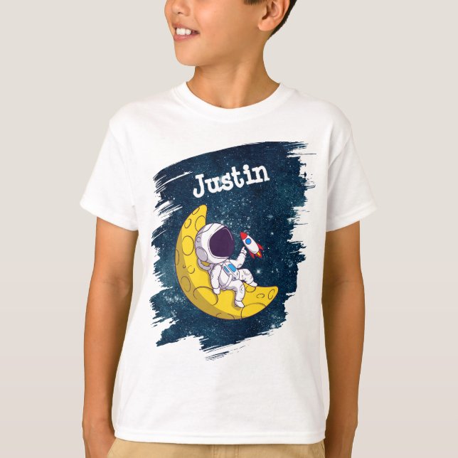 Camiseta Personalized Astronaut on Moon with Rocket (Anverso)