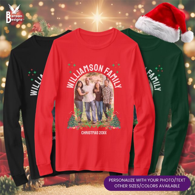 Camiseta Personalized CHRISTMAS FAMILY Group Photo (Matching Family Christmas pajama shirts with customizable photo and text. Ideal for festive gifts)