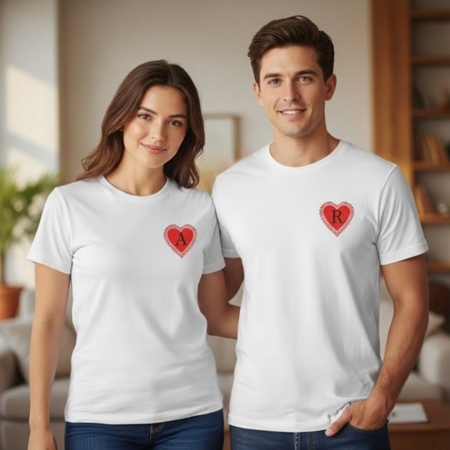 Camiseta Personalized Initial Heart T-Shirt, Customizable I (Subido por el creador)