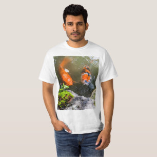 Camiseta Pescado de Koi en un estanque