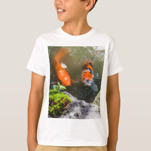 Camiseta Pescado de Koi en un estanque