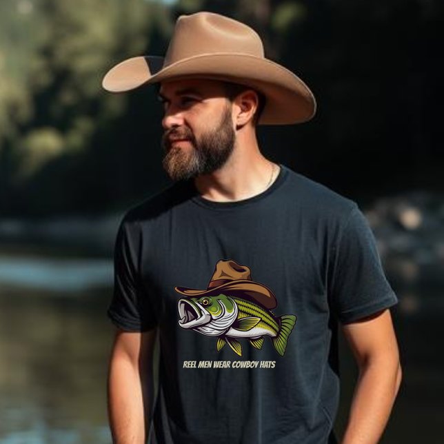 Camiseta Pescado gracioso que usa una Gorra-camiseta de vaq (Bass Fish with a Cowboy Hat, Fisherman Style Fathers Day Birthday For him)