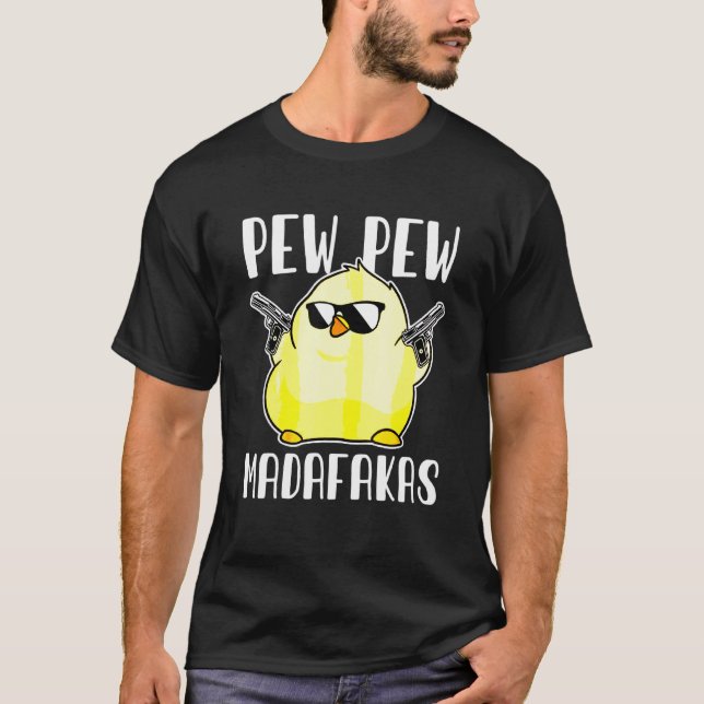 Camiseta Pew Pew Madafakas Arma de Pollo Loca (Anverso)