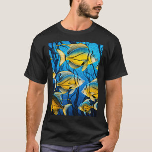 Camiseta Pez amarillo en un bosque de coral oscuro
