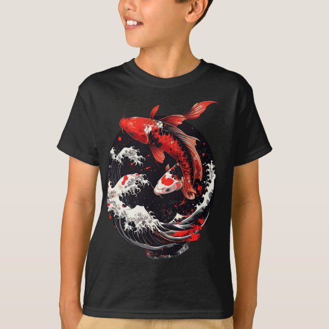 Camiseta Pez Koi Japonés – Olas Rojas y Negras (Anverso)