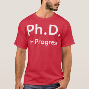 Camiseta PhD En Pogress 1