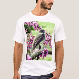 Camiseta Phoebe en un árbol Redbud