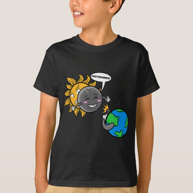 Camiseta ¡Photobomb! Eclipse solar total de 2024 (Anverso)
