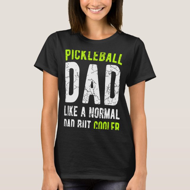 Camiseta Pickleball Dad Como un padre normal pero mejor Pic (Anverso)