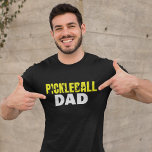 Camiseta Pickleball Dad Funny Pickleball<br><div class="desc">Diseño con tipografia con siluetas de pickleball y la frase "pickleball dad" ideal para regalar a papa amante del Pickleball,  se puede regalar en cumpleaños,  navidades, dia del padre, o en cualquier ocasion.</div>