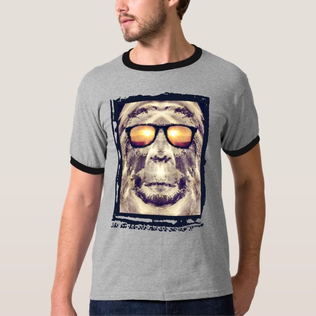 Camiseta Pie Grande En Sombras (Anverso)