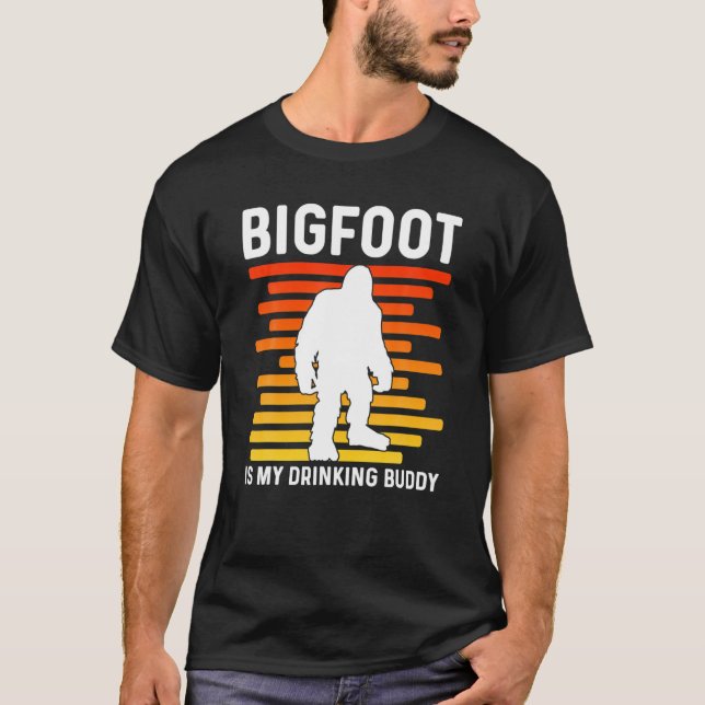 Camiseta Pie grande es mi bebida Buddy Retro Sasquatch (Anverso)