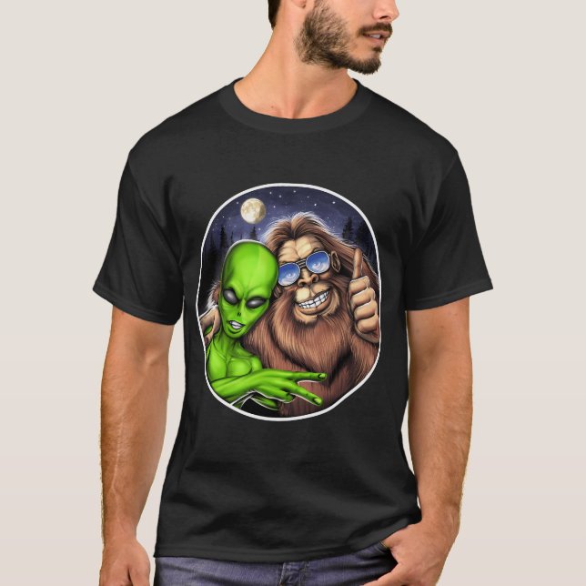 Camiseta Pie Grande y Alien (Anverso)