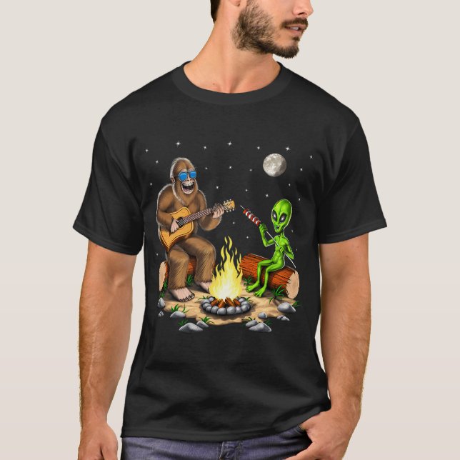 Camiseta Pie Grande y Camping Alien (Anverso)