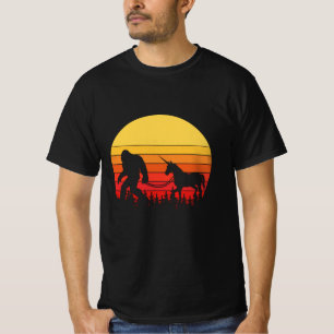 Camiseta Pie grande y unicornio en un diseño retro