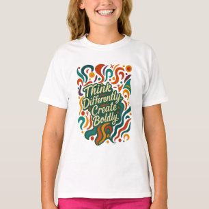 Camiseta Piensa de manera diferente. Crea con audacia. — Me