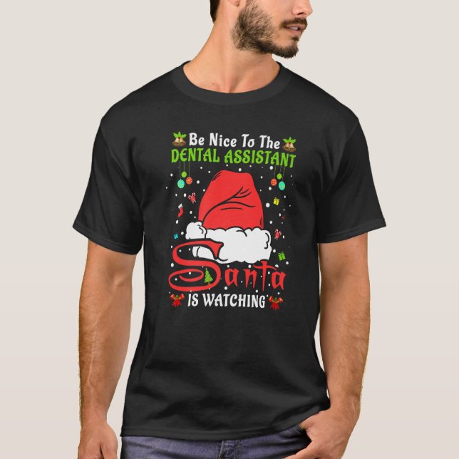 Camiseta Pijama Navideño Santa Sé Amable Con La Asistente D (Anverso)
