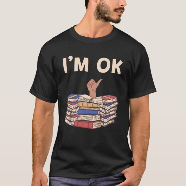 Camiseta Pile De Libros Estoy Bien (Anverso)