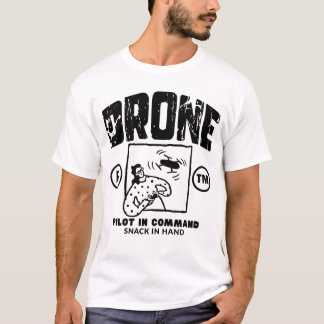 Camiseta Piloto de dron al mando con snack en mano
