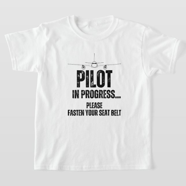 Camiseta piloto en curso en el futuro avión piloto (Distribución)