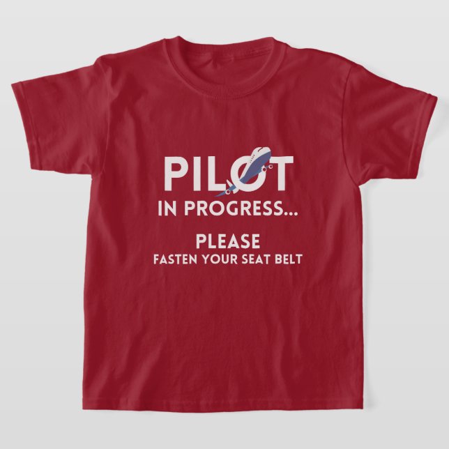 Camiseta piloto en curso en el futuro avión piloto (Distribución)