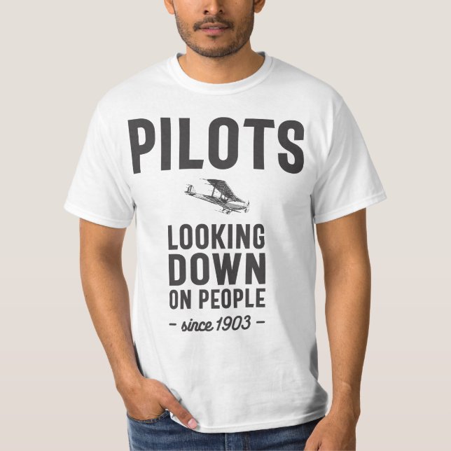 Camiseta Pilotos - Mirando Abajo A La Gente Desde 1903 (Anverso)