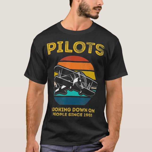 Camiseta Pilots Looking Down On People Since 1903 Retro (Anverso)