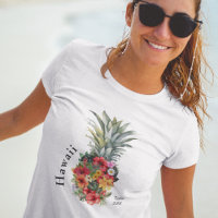 Piña tropical hawaiana con flores, nombre familiar