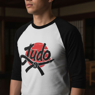 Camiseta Pincel de Judo y Cinturón Negro – Sol Naciente