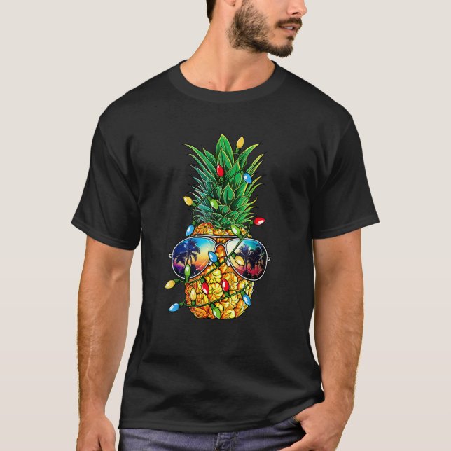 Camiseta Pineapple Christmas Tree Enfoca la Navidad Hombres (Anverso)
