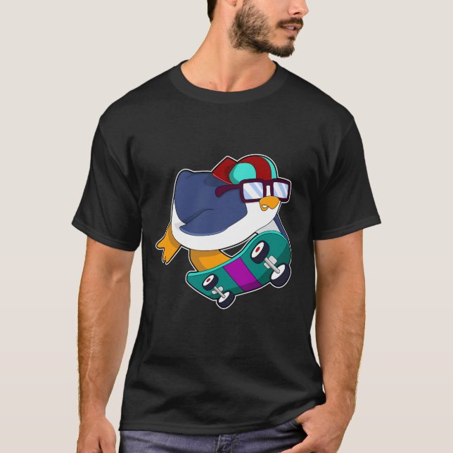 Camiseta Pingüino como patinador con patineta (Anverso)