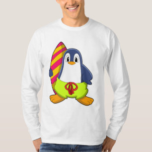 Camiseta Pingüino como surfista con tabla de surf