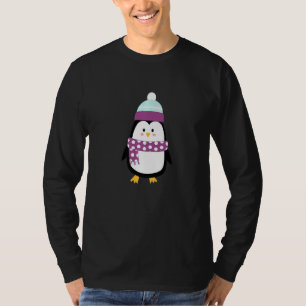 Camiseta Pingüino En La Acogedora Ropa De Invierno
