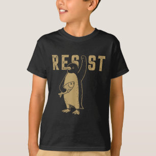 Camiseta Pingüino gracioso resiste a los pingüinos en prote