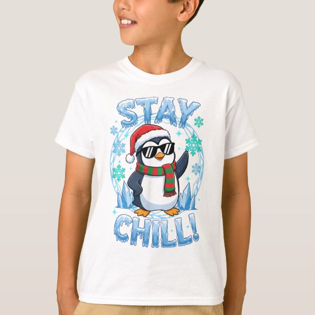Camiseta Pingüino Navideño Stay Chill (Anverso)