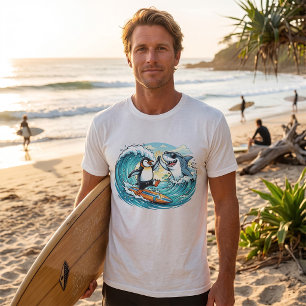 Camiseta Pingüino Surfista y Tiburón Dando un Alto Cinco
