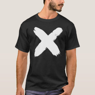 Camiseta pintada de "X"