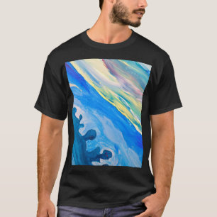 Camiseta Pintura acrílica colorida, fondo texturado.