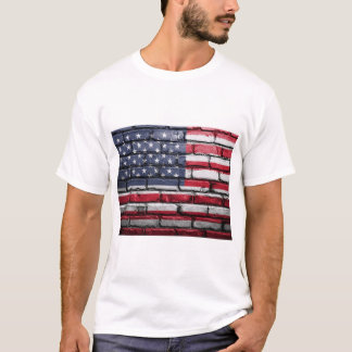 Camiseta Pintura de la bandera estadounidense en una pared