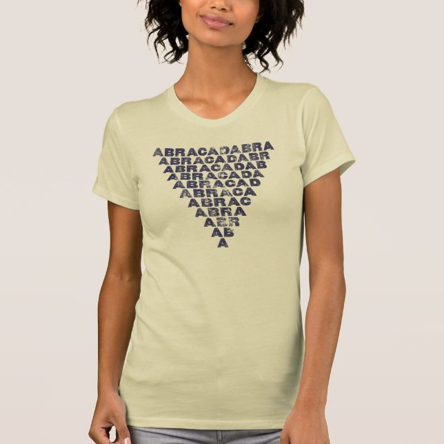 Camiseta Pirámide Invertida Abracadabra Mística (Anverso)