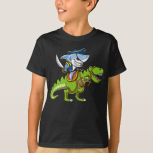 Camiseta Pirata de tiburón montando una fantasía de dinos