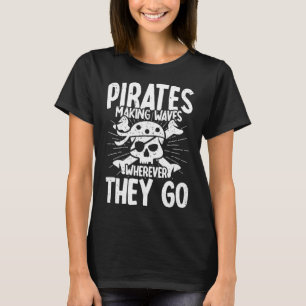 Camiseta Piratas piratas que hacen olas que cruzan huesos l