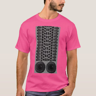 Camiseta Pistas de neumáticos y algunos neumáticos grandes